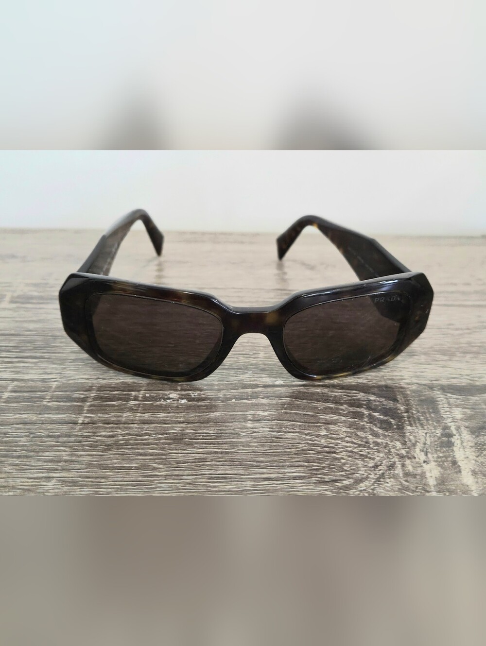 Prada SPR 17W 2AU-8C1 Dark Tortoise Frame Sunglasses SEE Description AS IS.